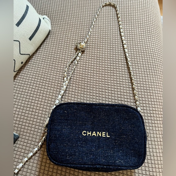 NEW CHANEL MAKEUP POUCH - Picture 1 of 12